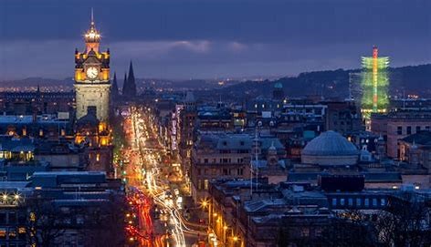 Photograph of Edinburgh (by night)